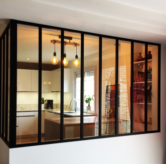 Cuisine fermée avec verrière