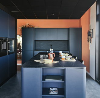 Cuisine arrondie bleue